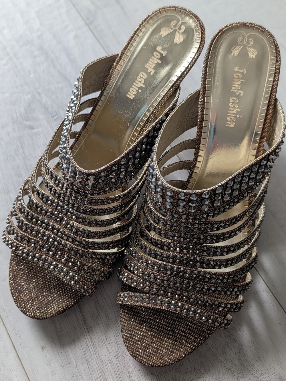 John Fashion Size 9 Women's Gold Glitter Strappy Slide Wedge Heels